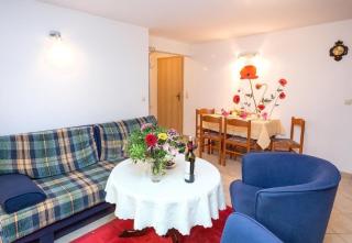 Souterrain-Wohnung mit eigener Terrasse - Marienfelde - 0