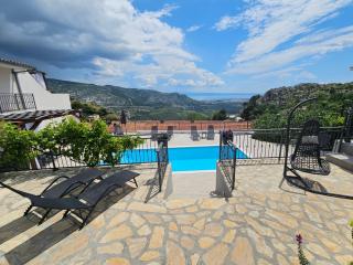 Holiday House Above with pool and summer kitchen - Klis - 0