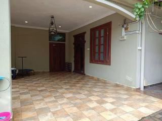 Omar Little Palace - 6 Bedroom Homestay Seremban - Seremban - 5