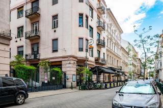 Jungle Aesthetics Downtown Apartman Aircon and Garage Parking Budapest - Budapest - 1