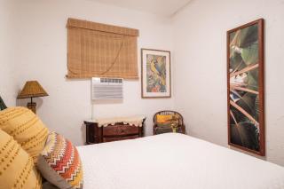 Beach Pad w Patio, walk to everything! GEN AC - 20 Down - San Juan - 8