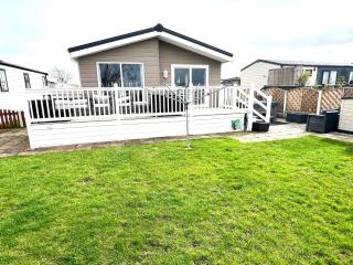 Patrington Leisure Park 21 Sherringham Hot Tub Pet Friendly lodge - Patrington - 4
