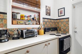 Spacious & Bright 2bd Apt, steps to sand! - 18 Down - San Juan - 2