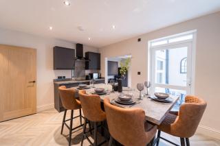 Portland House - 3 En-Suite Bedrooms, Central Cheltenham - - 0