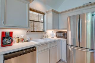 Cape Royale Home with Deck - Walk to Lake Livingston - 4