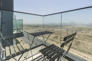 Cosy Studio Apartment in Bloom Towers, Jumeirah Village Circle - Dubai - 2