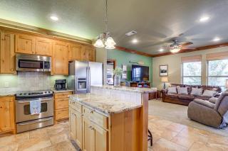 Pet-Friendly Granbury Home with Lake Access and Grill! - Granbury - 3