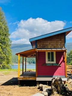 Gracies Grotto Cabin - Powell River - 0