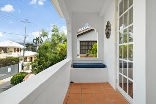Breezy beach apt, steps to the sand! Full AC too - 18 Up - San Juan - 0