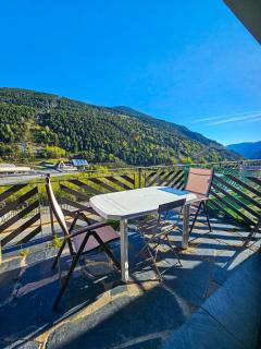 Genciana, views to the mountains HUT 5248 - 2