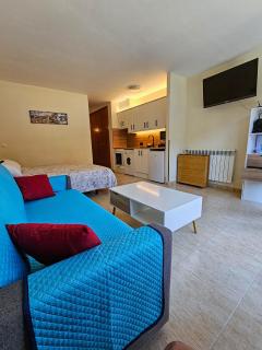 Genciana, views to the mountains HUT 5248 - 8