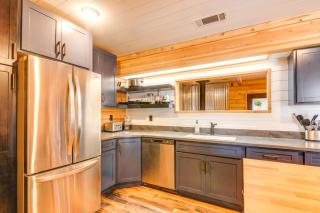 Inviting Utah Cabin with Spacious Deck and Fireplace! - Duck Creek Village - 9