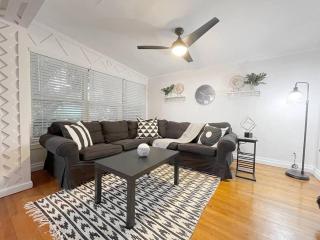 3BR Orlando Stay Save 16 Pet-Friendly Fun - 8