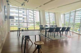 Modern Studio w 55 inches 4K Smart TV, Pool, and More - Manila - 7