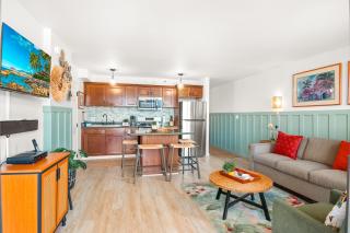 Stylish Stay at Waikiki, Close to Beach, Parking - 3