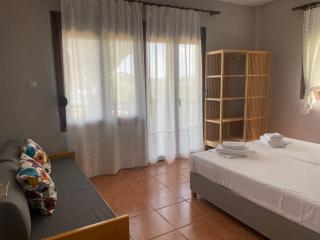 Beachfront Apartment - Ormos Panagias - 4