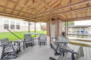 Gorgeous Granbury Lake House with Hot Tub and Dock! - Granbury - 8