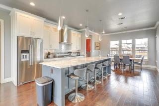 Gorgeous Granbury Lake House with Hot Tub and Dock! - Granbury - 9
