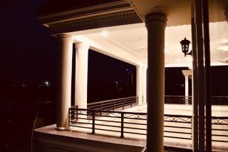 Luxury Haven Posh Area Green Lawn, Cafes, Dining & Shops Nearby - Lahore - 8