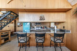 4BR Tahoe Retreat in Prime Location - Tahoe City - 9