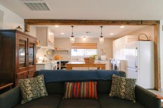 Serene Family Cottage-minutes to Downtown - 9