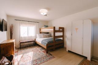 Serene Family Cottage-minutes to Downtown - 7