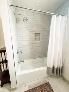 Serene Family Cottage-minutes to Downtown - 2