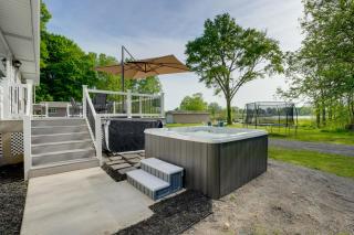 Lakefront Home in Hartford Hot Tub, Kayaks and Dock - Coloma - 9