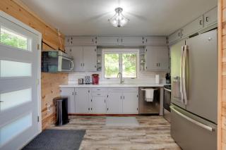 Lakefront Home in Hartford Hot Tub, Kayaks and Dock - 4