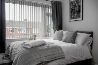 Modern 5 Bedroom Detatched House FREE DRIVEWAY PARKING CONTRACTORS AND FAMILIES - 3
