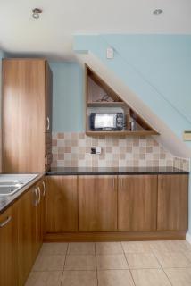Modern 5 Bedroom Detatched House FREE DRIVEWAY PARKING CONTRACTORS AND FAMILIES - 1