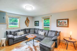 Deck and Scenic View Historic Cabin in Piney Creek! - 8