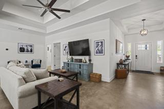 Terracotta Bliss Wimberley Retreat For 28 Guests - 3