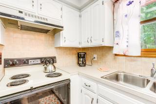 Hot Tub and Fire Pit Holiday Island Getaway! - Golden - 2