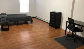 Large and private apartment can sleep up to 8 people comfortably with direct NYC Manhattan train only 5 minute walk away - 1