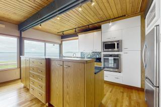 Beachside Barr House - Freeland - 4