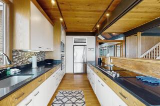 Beachside Barr House - Freeland - 3
