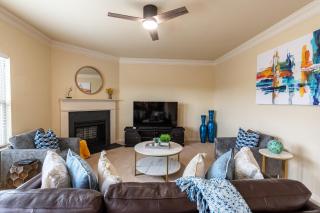 4-Bedroom Retreat with 5-Star Amenities - 4