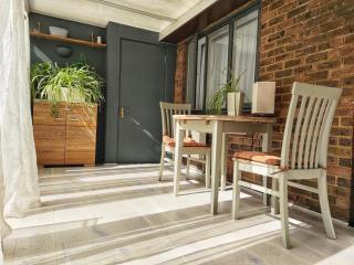 Cozy ensuite in authentic homestay with garden terrace in prime location just east of City - Londra - 7