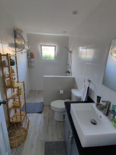 Bungalow - - 4