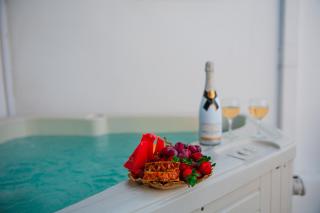 Aina Suites - Karterados - 7