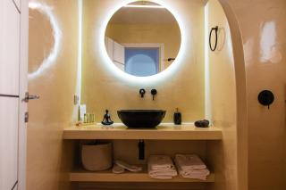 Aina Suites - Karterados - 2