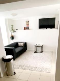 Evo B - Gravesend 1 Bedroom Flat 2 Min Walk to Station & Town Centre - longer stays available - Kent - 0