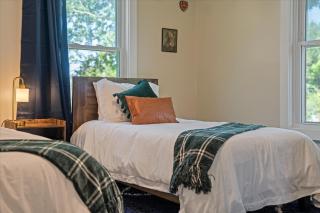 5bd Movie Theater - 7mins to UND - Backyard BBQ - South Bend - 3