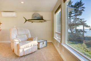 Ocean Front Condo! Spectacular Ocean Views! Walk to Everything! - Depoe Bay - 5