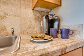 Ocean Front Condo! Spectacular Ocean Views! Walk to Everything! - Depoe Bay - 2