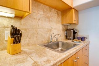 Ocean Front Condo, Walk to Everything! Whale Watcher's Point - 1