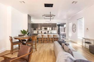 3 Bedroom 3 Bath Downtown Home with Private Patio Sleeps 10 Pet Friendly Close to Riverwalk Alamo Dome Southtown - San Antonio - 3