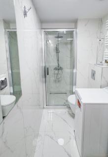 A1 - Kings Big Room - Warsaw City Haven - Two Shared Bathrooms - Varsavia - 3