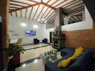 Lux Guatape Lakeside Retreat Cabin Jacuzzi - 4